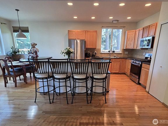 5th image of 912 Gina Court SE