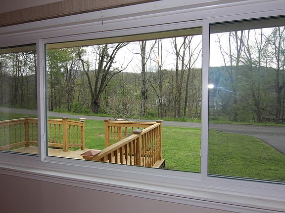 4th image of 601 Circle Dr