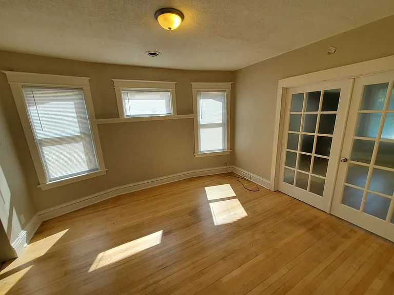 2214 W 3rd St — Photo 25