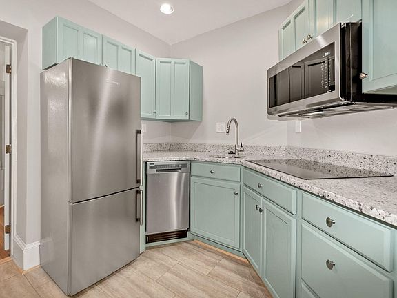 Kitchen top end appliances and granite counters