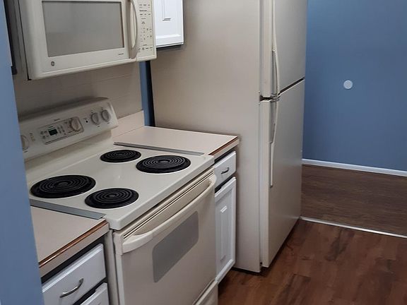 5th image of 20822 Beaconsfield St