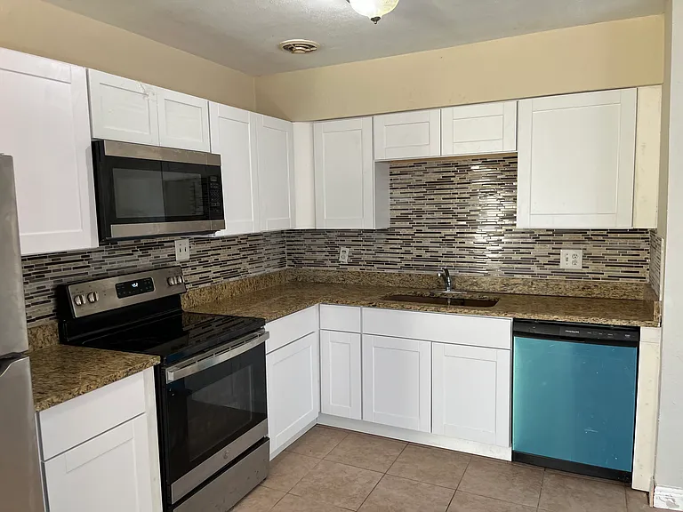 2476 Coronado Way — Photo 2