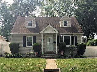 142 Elkhart St, Staten Island, NY 10308