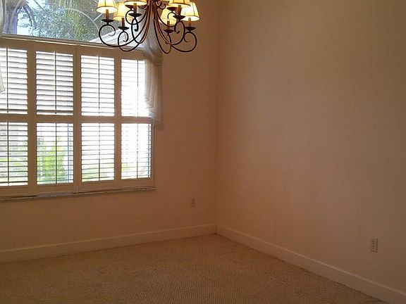 3rd image of 22 Westcliffe Ln