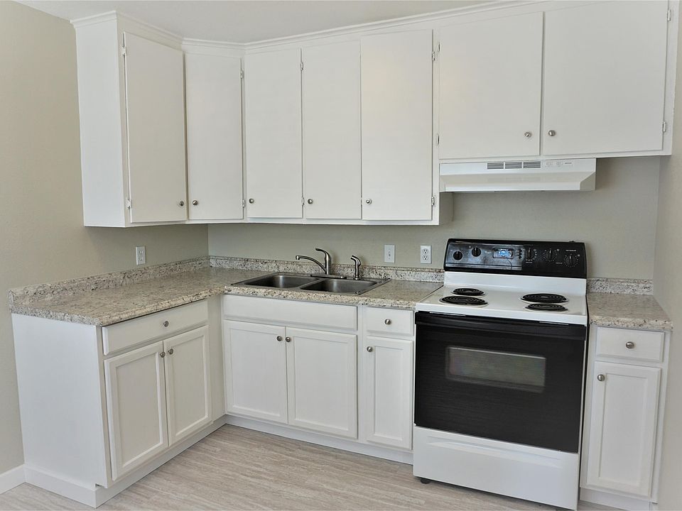 1st image of 119 131st St E