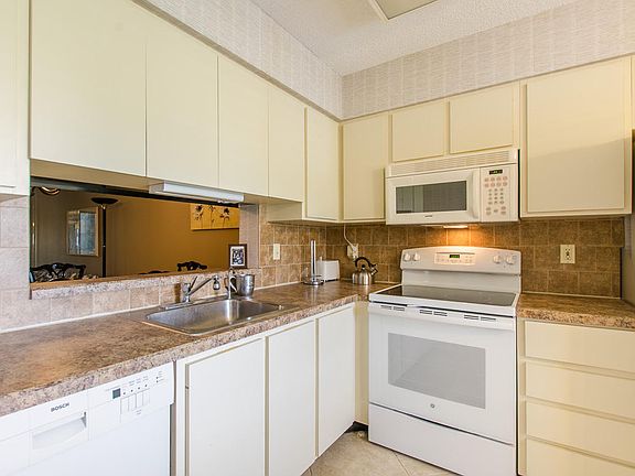 4th image of 7290 Kinghurst Drive #302