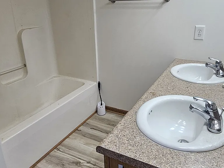 904 Liberty St — Photo 6