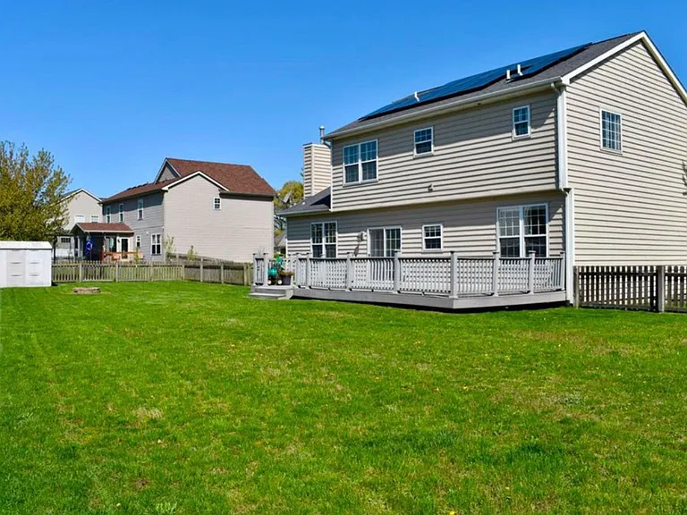 5229 Stapleton Dr — Photo 2