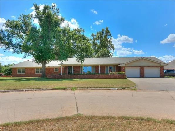 1224 Ridgecrest Dr, Kingfisher, OK 73750