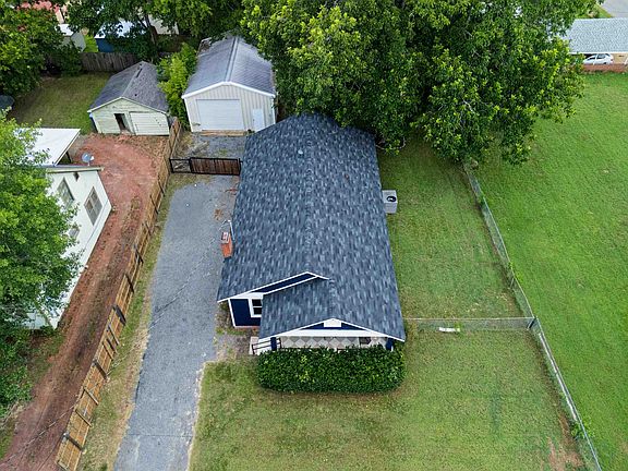 2nd image of 1204 Bomar St