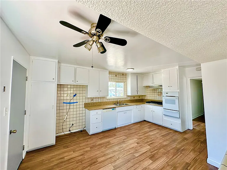 20355 Itasca St — Photo 16