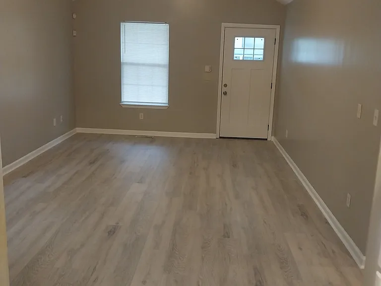 2203 Bennett Ave — Photo 8