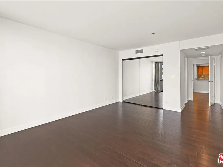 10660 Wilshire Blvd #705 — Photo 21