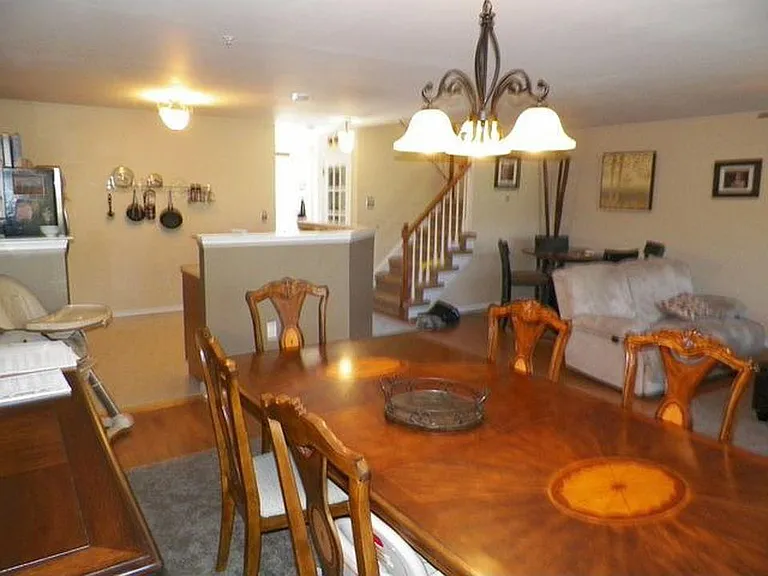206 Hampshire Dr — Photo 6