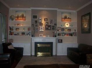 175 School St, Oyster Bay, NY 11771