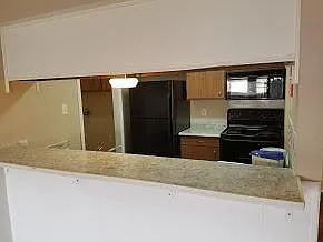711 Royal Crest Dr — Photo 6
