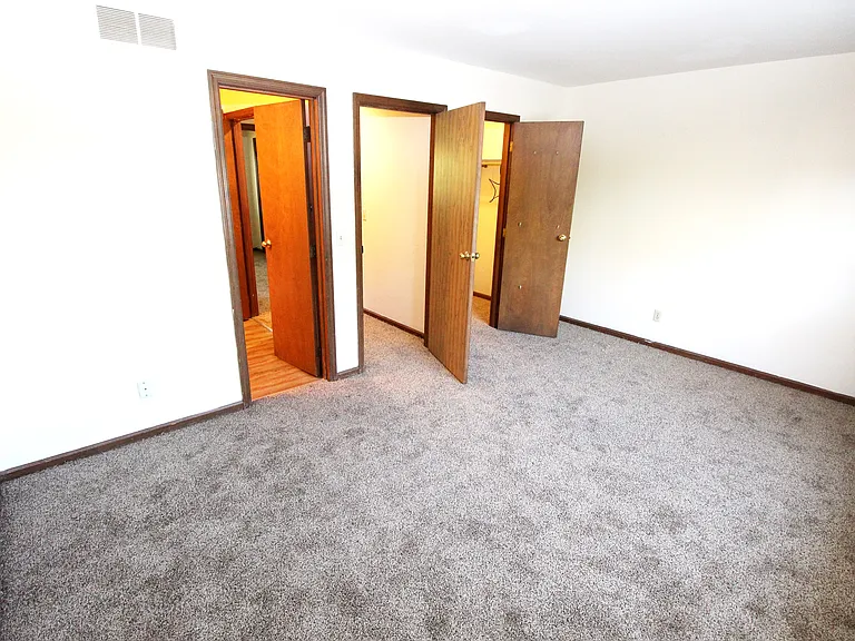 4822 Dierker Rd — Photo 15