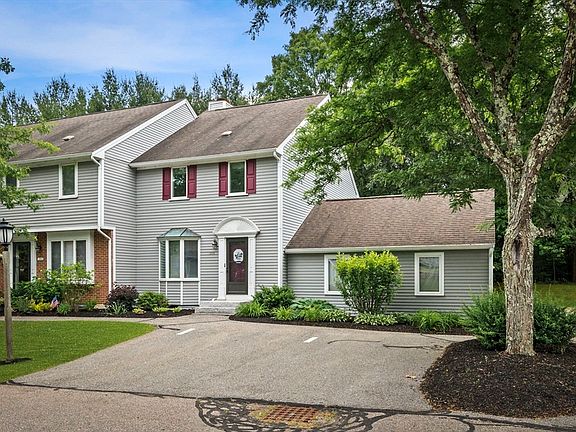 3rd image of 1204 Foxwood Cir Unit 1204