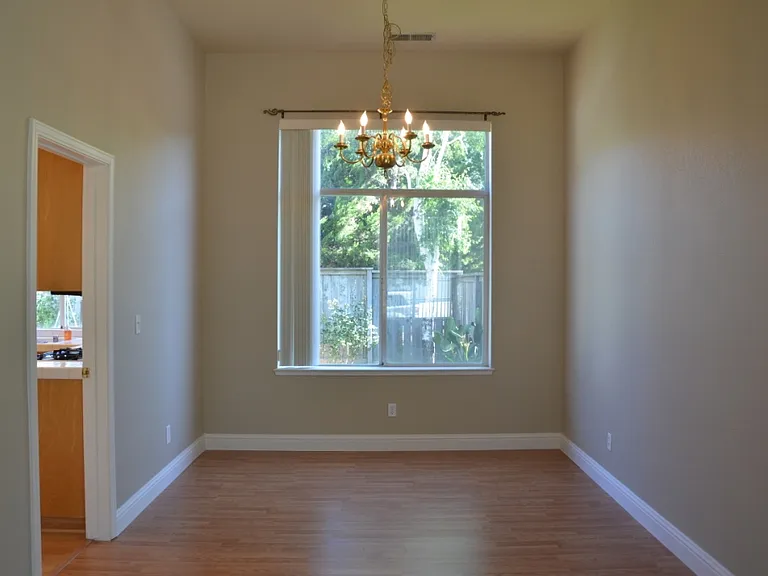 845 Shelborne Dr — Photo 9