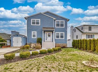 36 Roneck Ct, Shirley, NY 11967