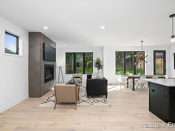 3rd image of 608 Prospect Ave SE