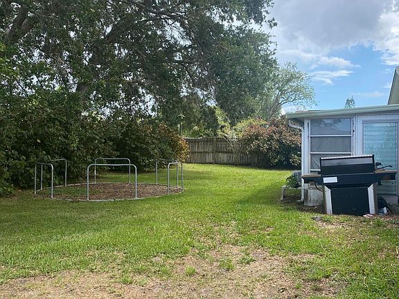 4th image of 593 Dijon Dr
