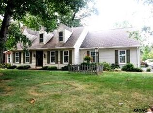 10 Sheridan Dr, Hanover, PA 17331