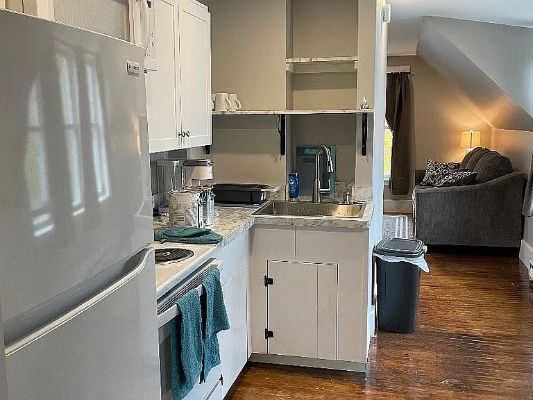 17 Maple St #B — Photo 6