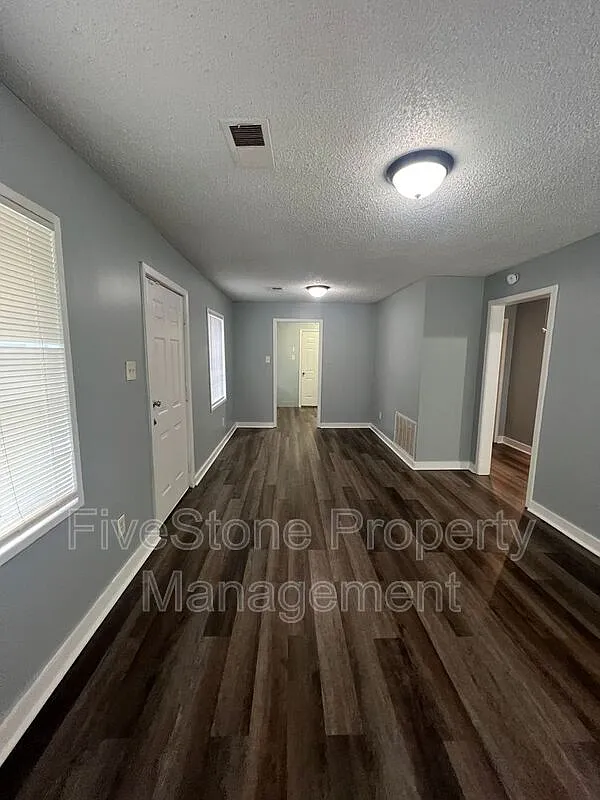 2 bed, 1.0 bath, $895 — Photo 4