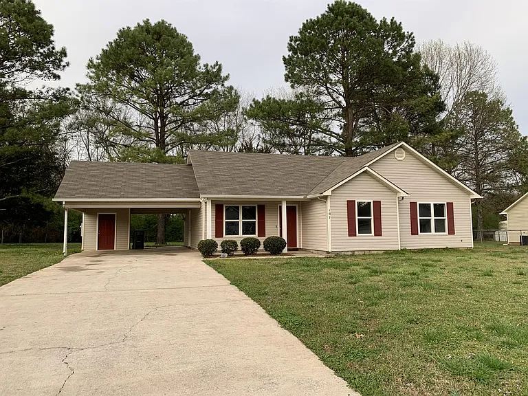 107 Ann Bradley Dr — Photo 1