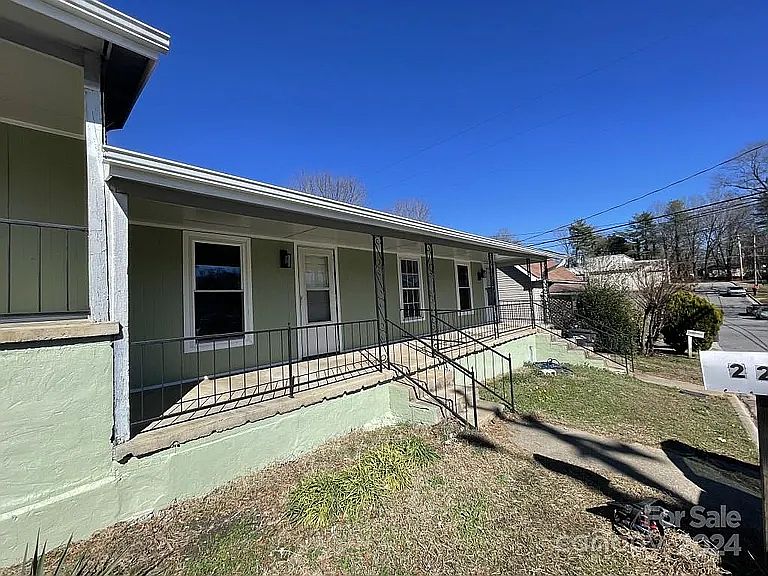 1st image of 225 E Sharpe St APT D