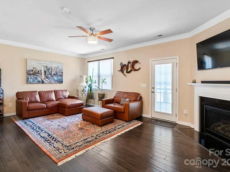 5009 Mockernut Ln — Photo 6
