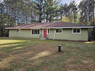 N2071 Mary Jane Cir, Waupaca, WI 54981