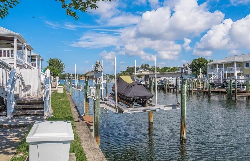 2 bed, 825 sqft, $3,600 — Photo 3