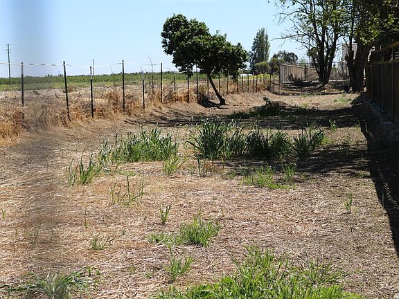 3rd image of 34922 Highway 33