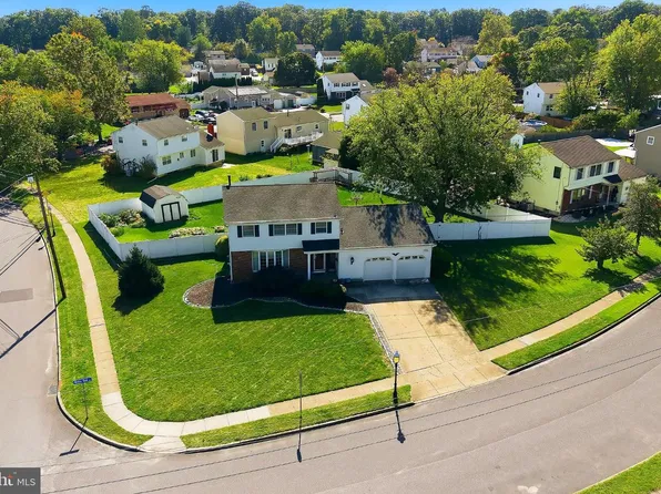 1665 White Oak Ln, Williamstown, NJ 08094