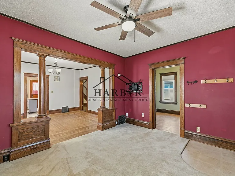 228 8th St NW — Photo 9