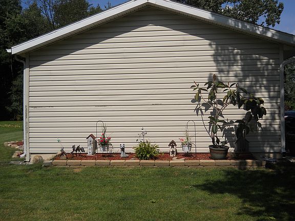 5th image of 56373 Thomas Ct