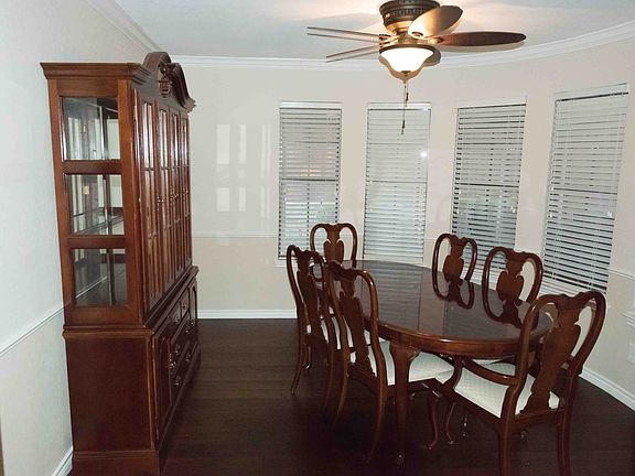 Bay windows in formal dining