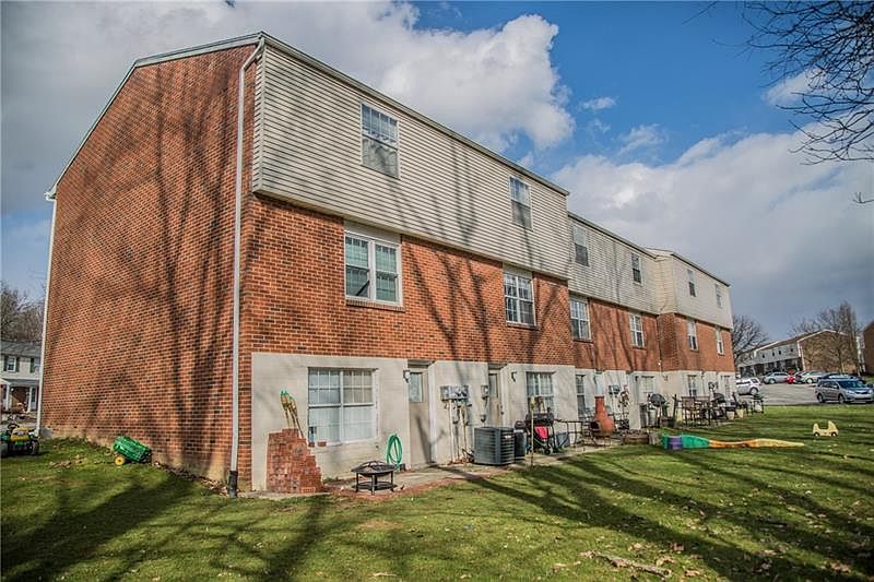 2nd image of 325 Bellford Ct #335