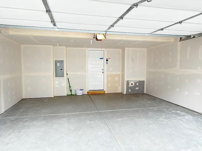 435 Lakeshore Ct — Photo 19