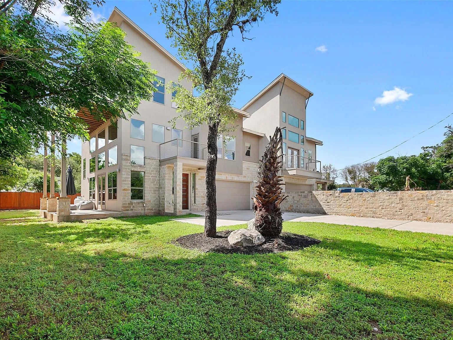 3 bed, 4.0 bath, 2200 sqft, $3,100 — Photo 4