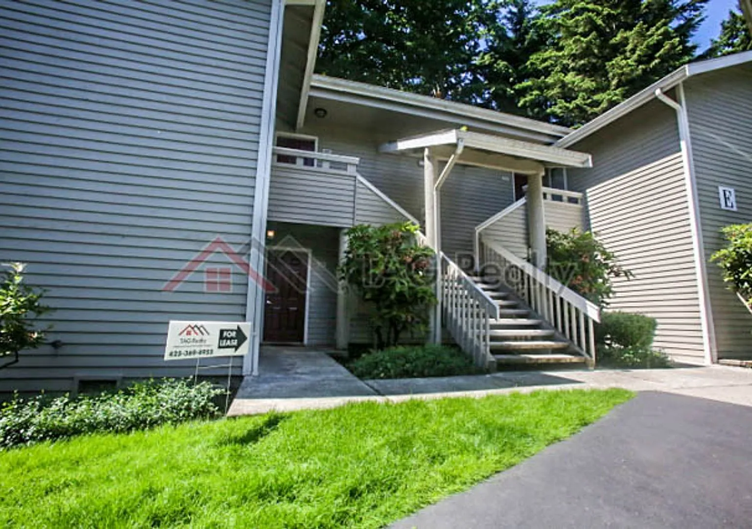 Charming 2 Bed 2 Bath Condo in Redmond — Photo 3