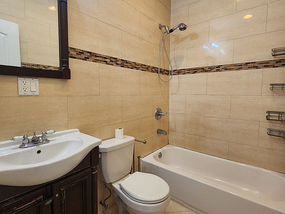 5th image of 158 Hart St #3