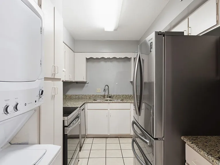 100 Royal Way Dr #17C — Photo 10