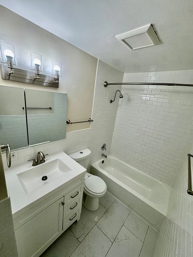 1115 Carr Street — Photo 4