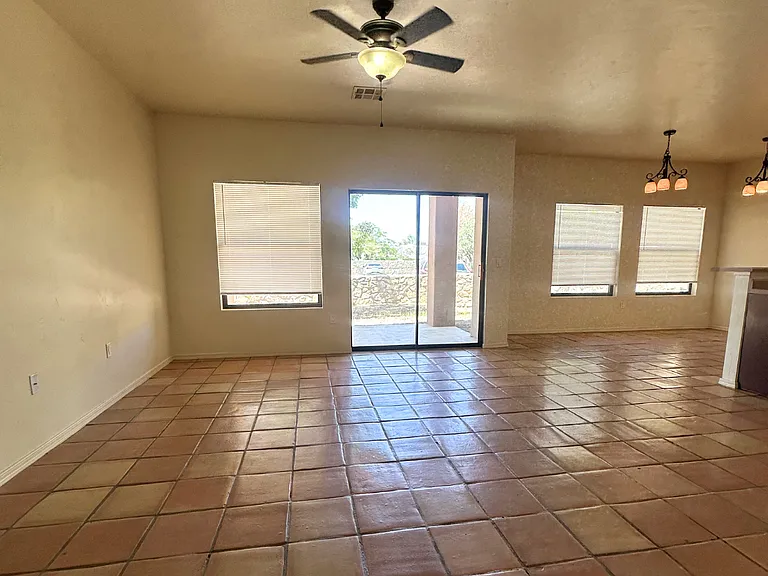 560 El Molino Blvd — Photo 11