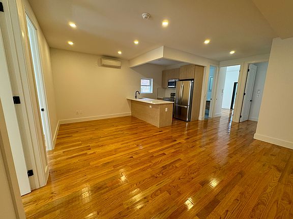 3rd image of 55 Herbert St APT 1