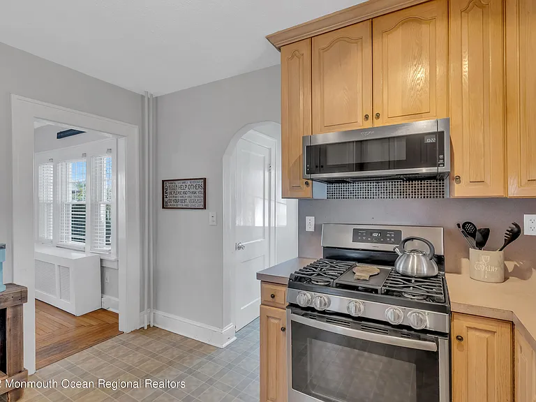 102 Dixon Ave — Photo 16