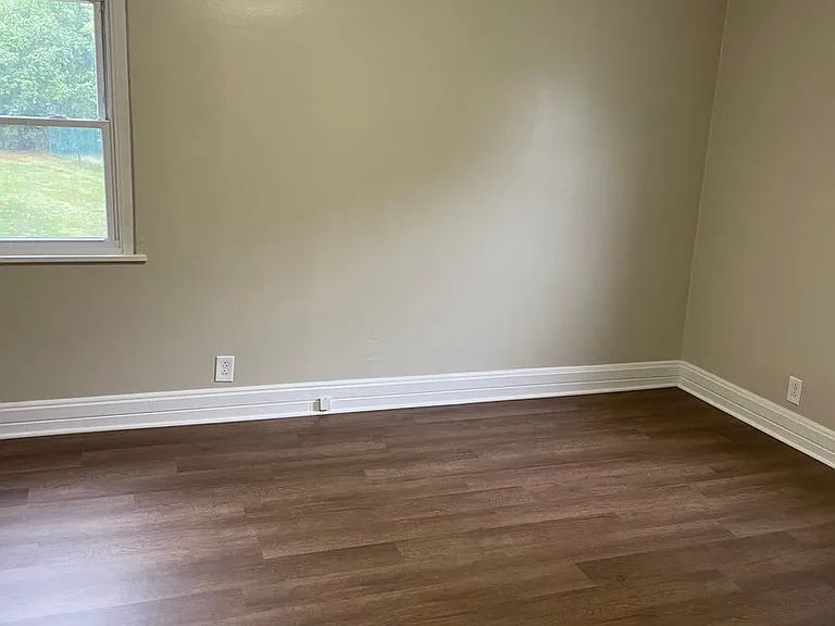 610 Stewart Ln — Photo 6